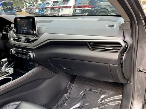 Used 2024 Nissan Altima 2.5 SR image 18