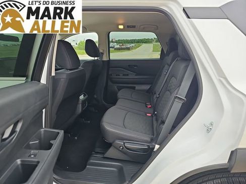 Used 2025 Nissan Pathfinder SV FWD image 24