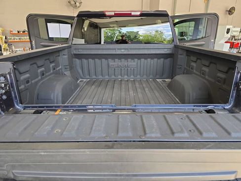 Used 2023 GMC Sierra 1500 SLT w/ SLT Premium Package AWD/4WD image 10