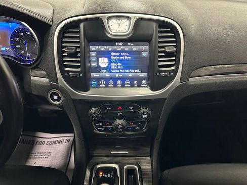 Used 2019 Chrysler 300 Touring RWD image 24