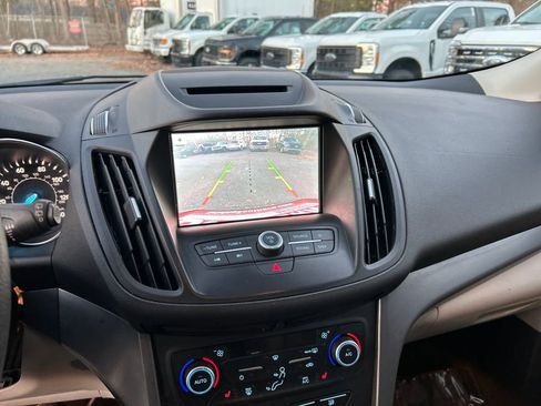 Used 2018 Ford Escape SE w/ SE Sync 3 Package image 19