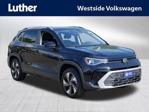 Certified 2025 Volkswagen Taos SE AWD/4WD image 1