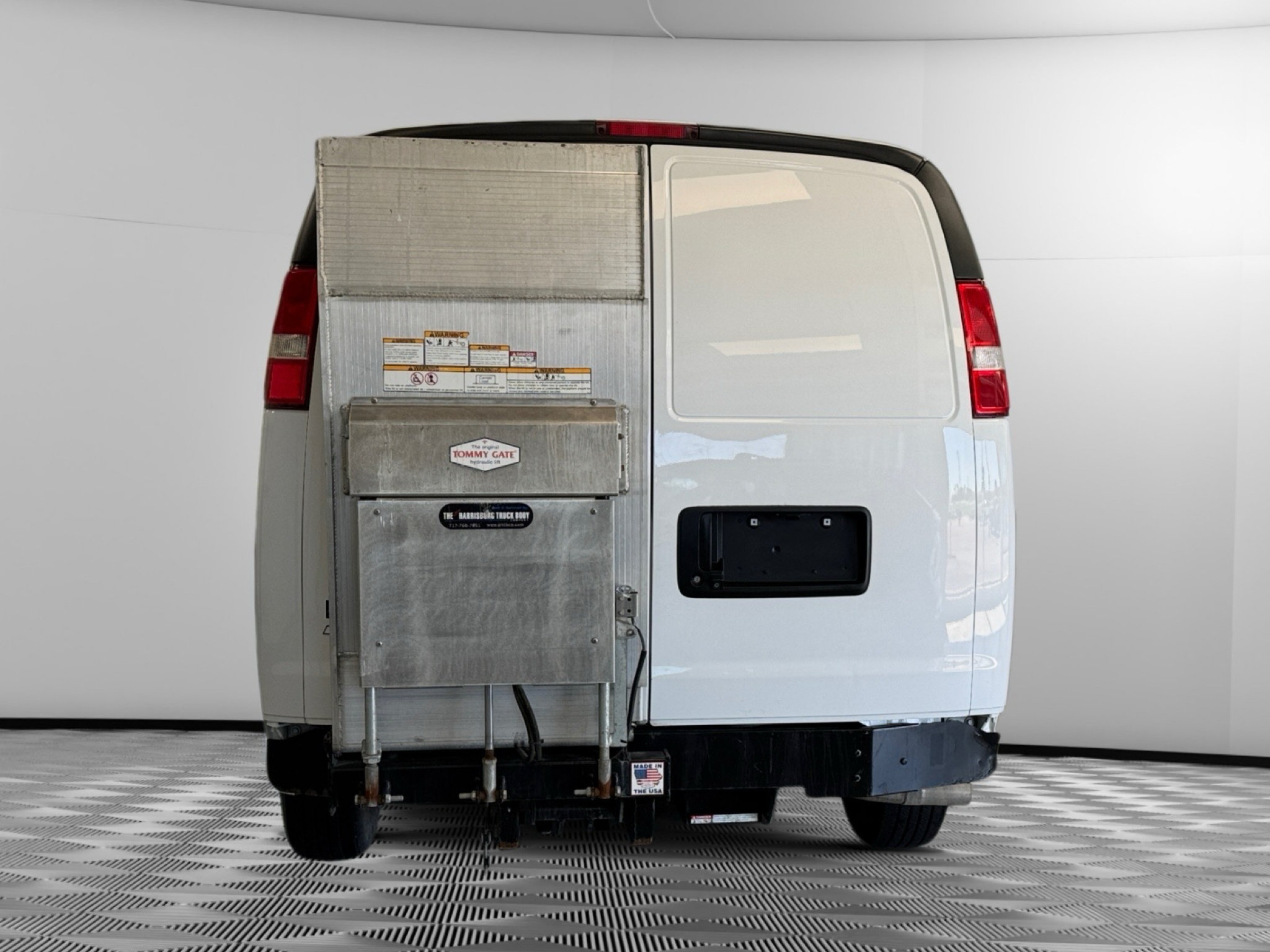 Used 2019 Chevrolet Express 2500 RWD image 7