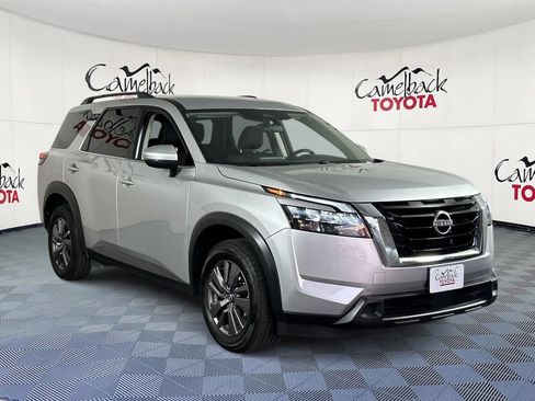 Used 2025 Nissan Pathfinder SV FWD image 3