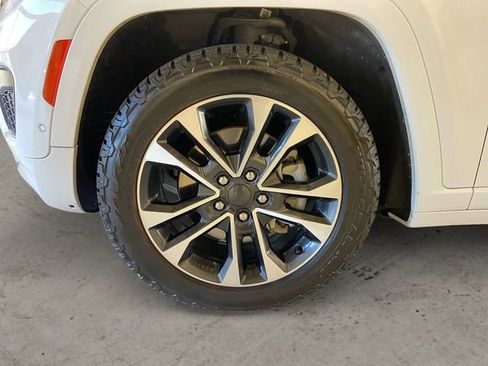 Used 2023 Jeep Grand Cherokee L Overland image 15