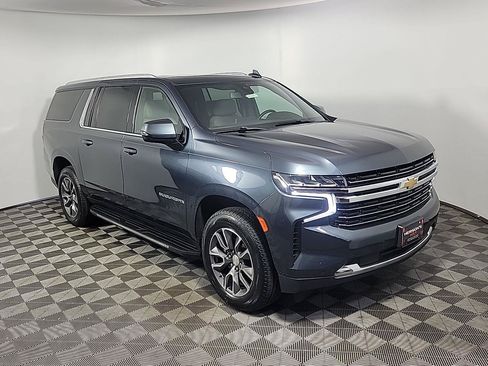 Used 2021 Chevrolet Suburban LT w/ LT Signature Package AWD/4WD image 2