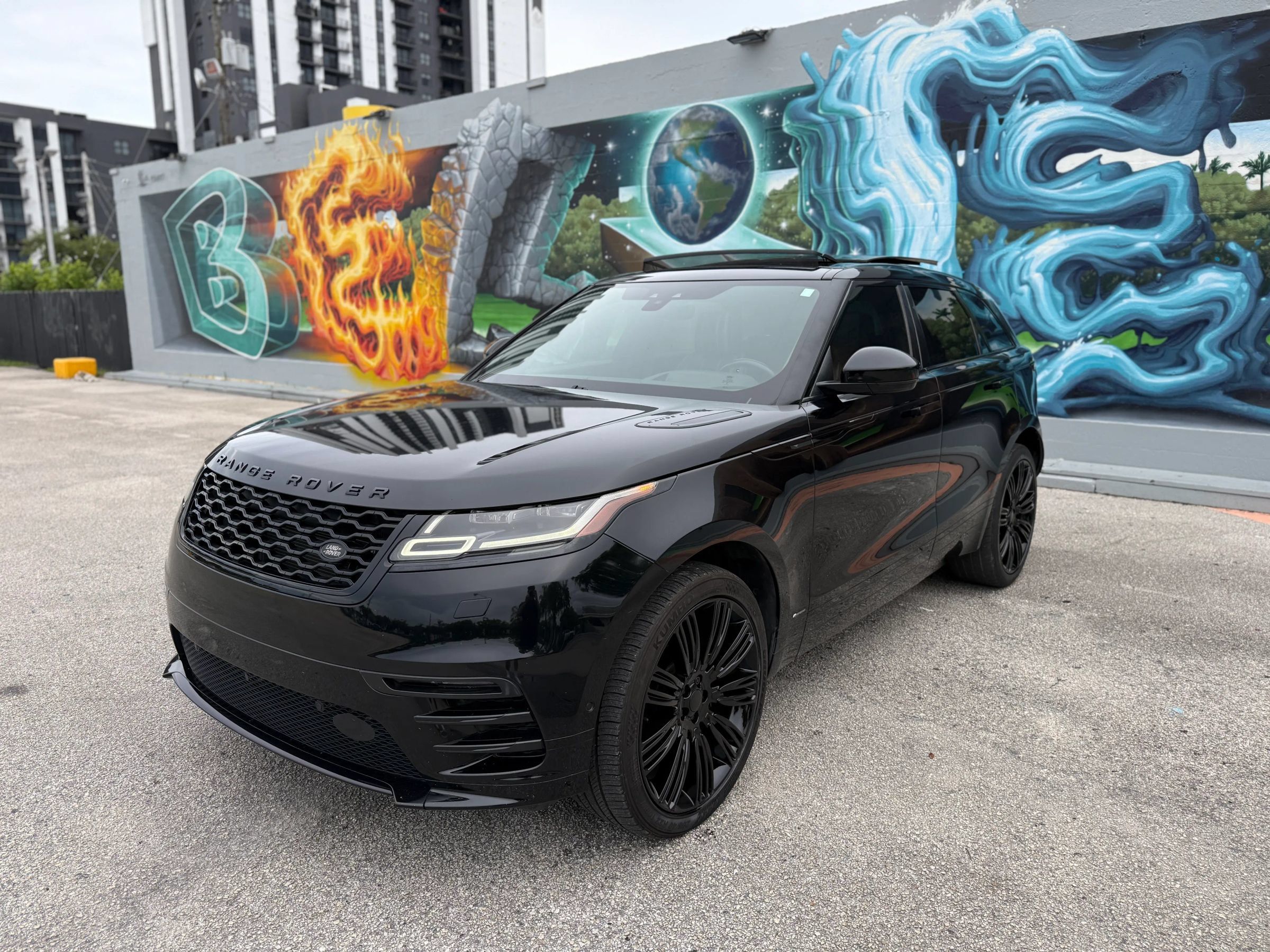 Used 2018 Land Rover Range Rover Velar R-Dynamic HSE AWD/4WD image 1