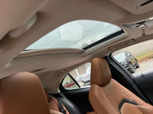 Used 2019 Lexus UX 200 image 35