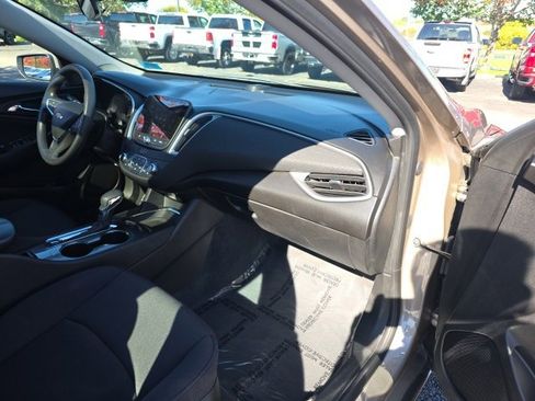 Used 2024 Chevrolet Malibu LT image 11