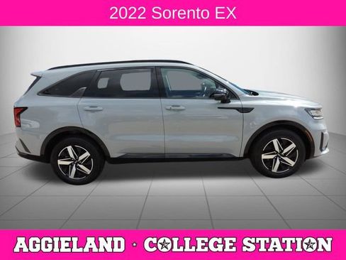 Used 2022 Kia Sorento EX w/ Panoramic Sunroof Package FWD image 2