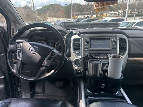 Used 2017 Nissan Titan SL image 10