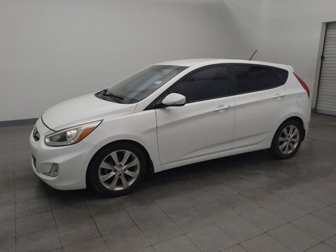 Used 2014 Hyundai Accent SE image 2