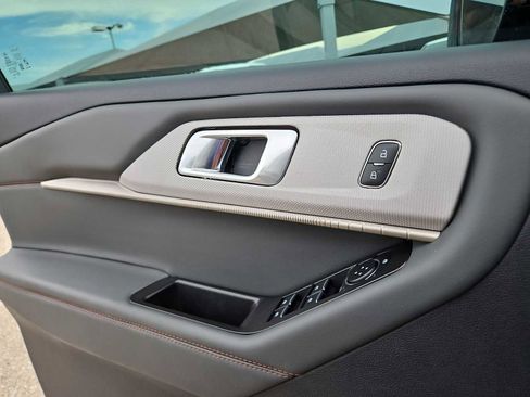 Used 2025 Ford Explorer Active w/ Active Comfort Package image 22
