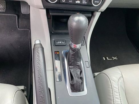 Used 2020 Acura ILX w/ Premium Package image 21