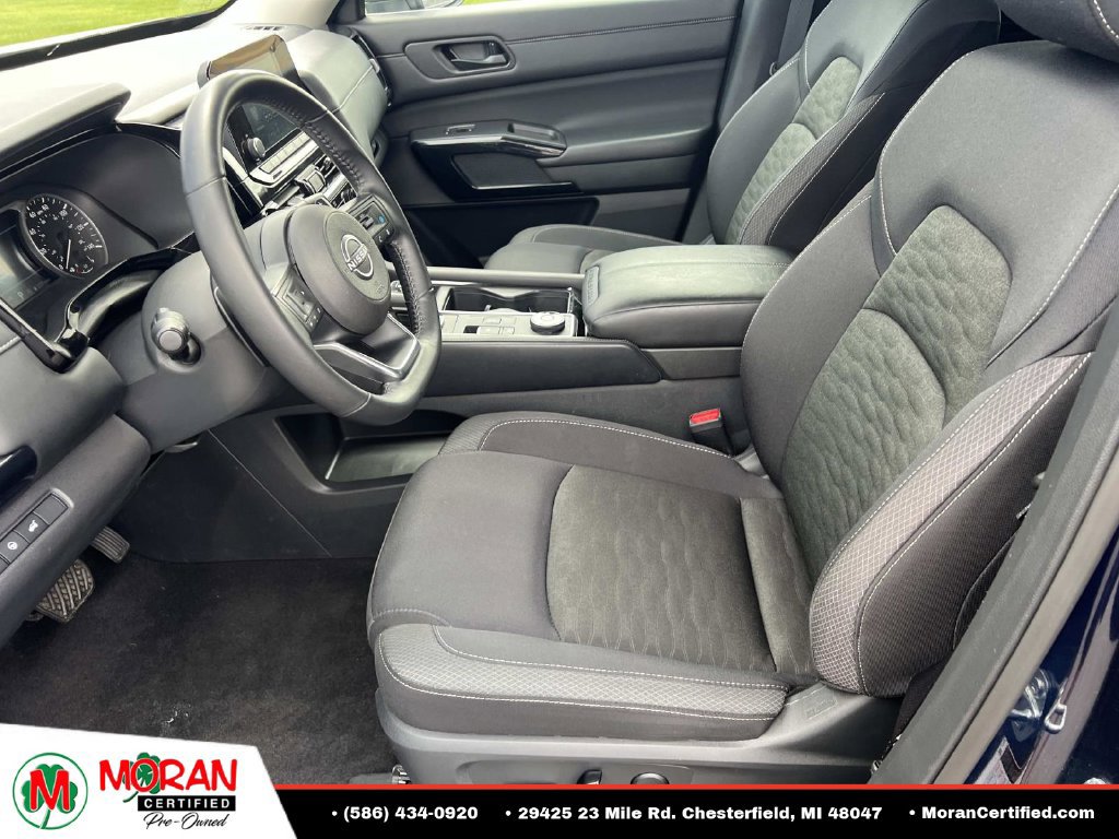 Used 2025 Nissan Pathfinder SV AWD/4WD image 18