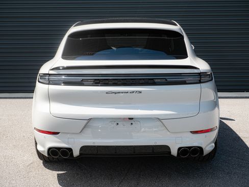 Certified 2025 Porsche Cayenne GTS AWD/4WD image 31