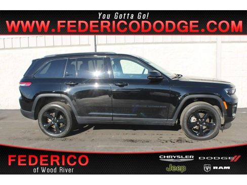 Used 2023 Jeep Grand Cherokee Altitude image 1