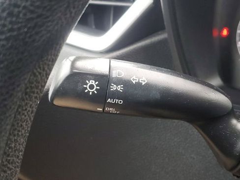 Used 2021 Toyota Corolla LE image 11