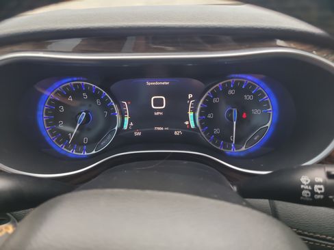 Used 2022 Chrysler Pacifica Pinnacle FWD image 34
