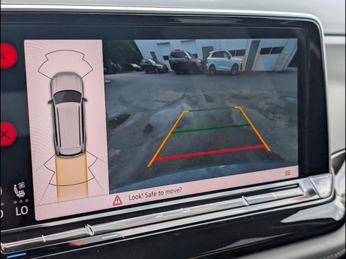 Certified 2025 Volkswagen Atlas Peak Edition SE AWD/4WD image 18