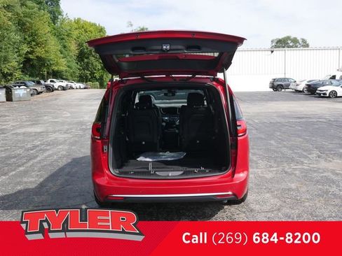 New 2026 Chrysler Pacifica Select image 18