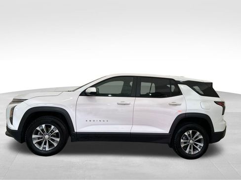 Used 2025 Chevrolet Equinox LT AWD/4WD image 2