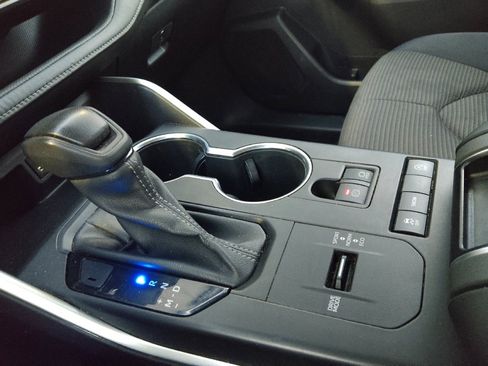 Used 2022 Toyota Highlander L image 26