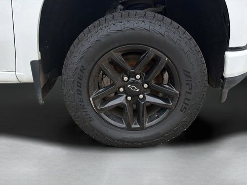 Used 2021 Chevrolet Silverado 1500 Custom Trail Boss AWD/4WD image 26