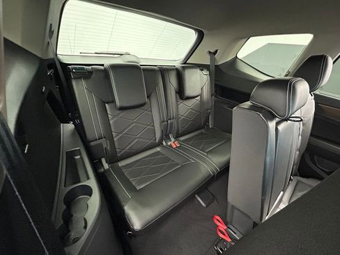Used 2024 Volkswagen Atlas SE FWD image 45