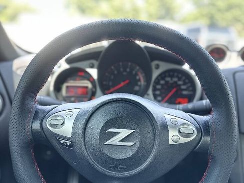 Used 2014 Nissan 370Z Coupe RWD image 17