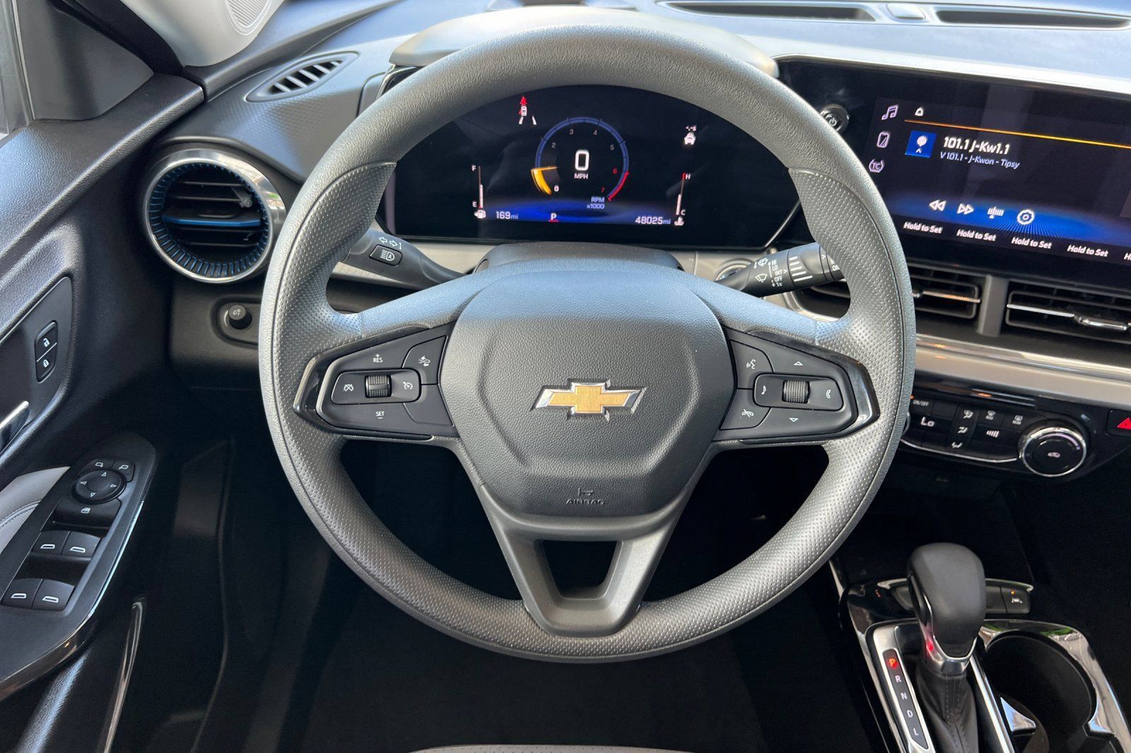 Used 2025 Chevrolet Trax LT FWD image 22