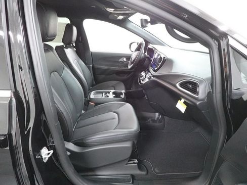 New 2027 Chrysler Pacifica Select FWD image 27