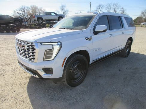 New 2026 GMC Yukon XL Denali image 9