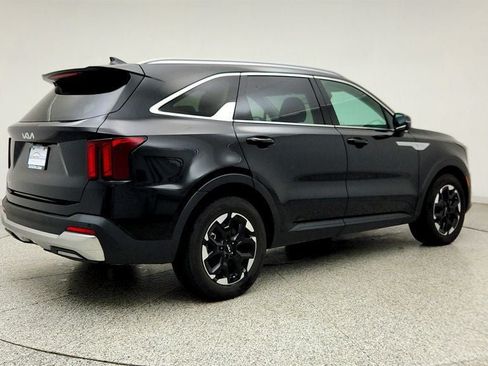 Used 2024 Kia Sorento S w/ Panoramic Sunroof Package FWD image 5
