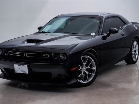 Used 2022 Dodge Challenger GT image 3