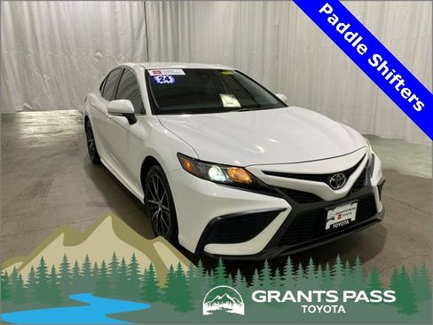 Certified 2024 Toyota Camry SE image 1
