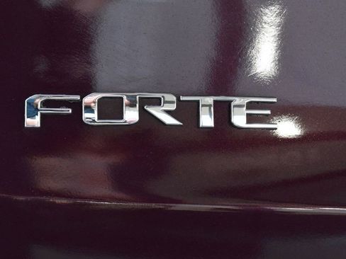 Used 2018 Kia Forte LX image 36