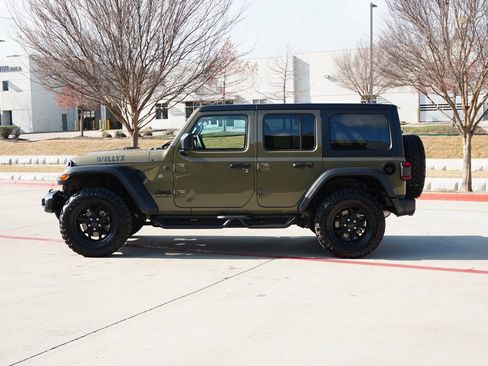 Used 2025 Jeep Wrangler Willys image 2