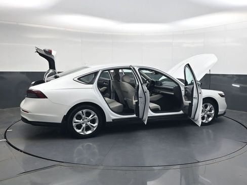 Used 2023 Honda Accord LX image 32