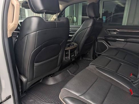 Used 2019 RAM 1500 Laramie AWD/4WD image 17