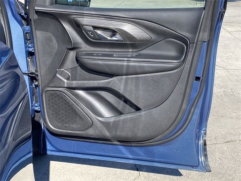 Used 2024 GMC Terrain SLT image 25