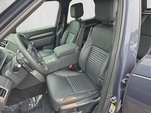 Used 2025 Land Rover Discovery Dynamic SE AWD/4WD image 15