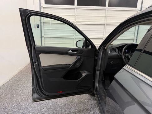 Used 2018 Volkswagen Tiguan SEL FWD image 15