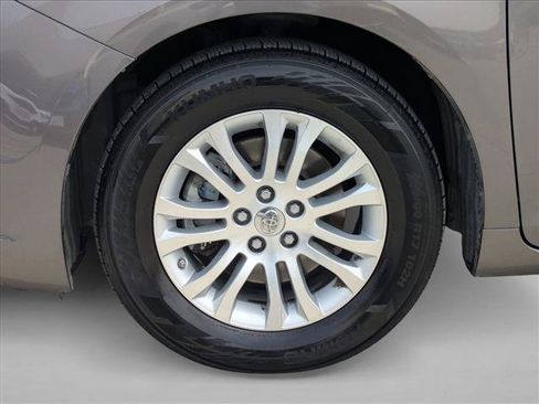 Used 2016 Toyota Sienna XLE w/ XLE Navigation Package image 26