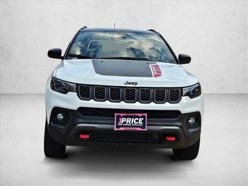 Used 2025 Jeep Compass Trailhawk AWD/4WD image 2