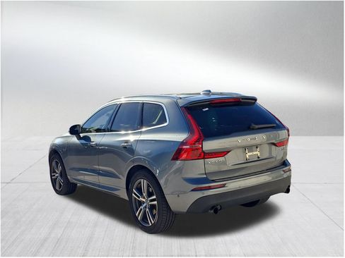 Used 2019 Volvo XC60 T8 Momentum w/ Premium Package image 3