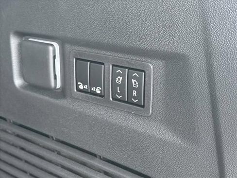 New 2026 GMC Yukon AT4 Ultimate AWD/4WD image 12