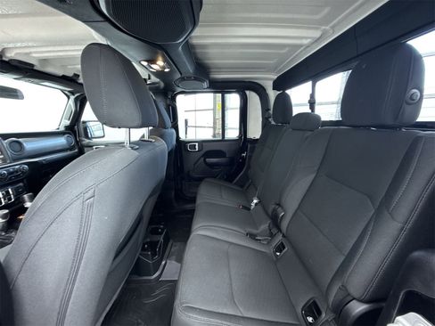 Used 2021 Jeep Gladiator Willys image 31