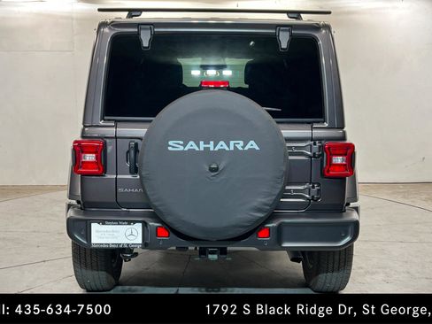 Used 2025 Jeep Wrangler Sahara image 4
