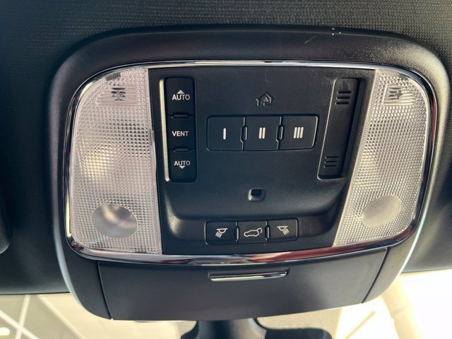 Used 2018 Dodge Durango SRT w/ Technology Group AWD/4WD image 68